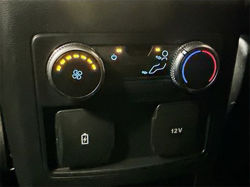 Used 2020 Ford Explorer XLT image 25