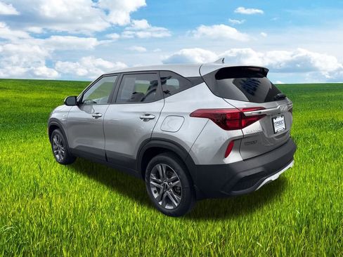 Used 2023 Kia Seltos LX image 8