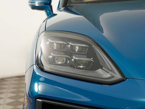 Certified 2026 Porsche Cayenne E-Hybrid AWD/4WD image 11
