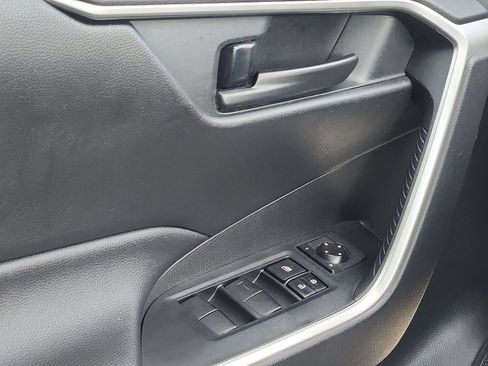 Used 2020 Toyota RAV4 LE image 12