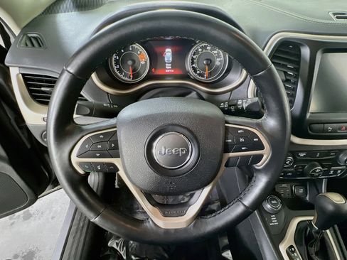 Used 2018 Jeep Cherokee Limited AWD/4WD image 11