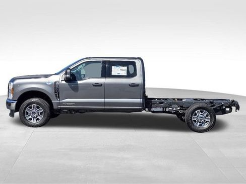 New 2025 Ford F350 XLT w/ XLT Value Package AWD/4WD image 27