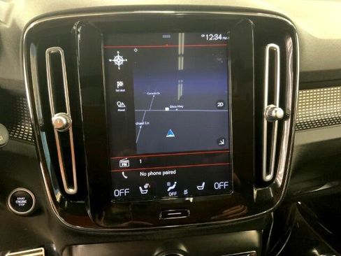 Used 2020 Volvo XC40 T5 R-Design image 17