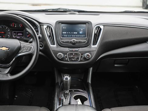 Used 2018 Chevrolet Malibu LT FWD image 13