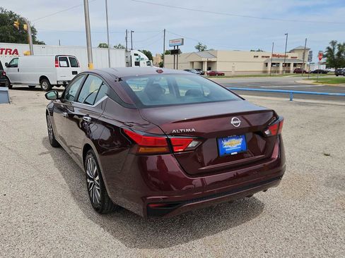 Used 2025 Nissan Altima 2.5 SV FWD image 6