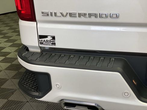 Used 2024 Chevrolet Silverado 1500 High Country w/ High Country Premium Package AWD/4WD image 39