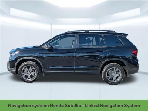 Used 2024 Honda Passport TrailSport image 2
