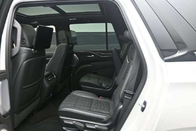 Used 2023 Cadillac Escalade Sport Platinum w/ LPO, ONYX Package AWD/4WD image 22
