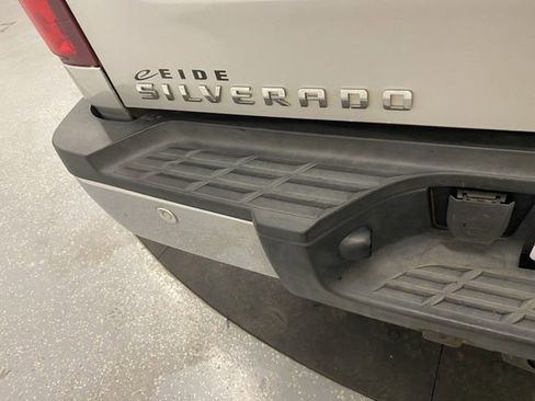 Used 2011 Chevrolet Silverado 2500 LTZ w/ LTZ Plus Package AWD/4WD image 29