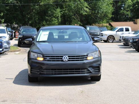 Used 2017 Volkswagen Passat 1.8T R-Line FWD image 2