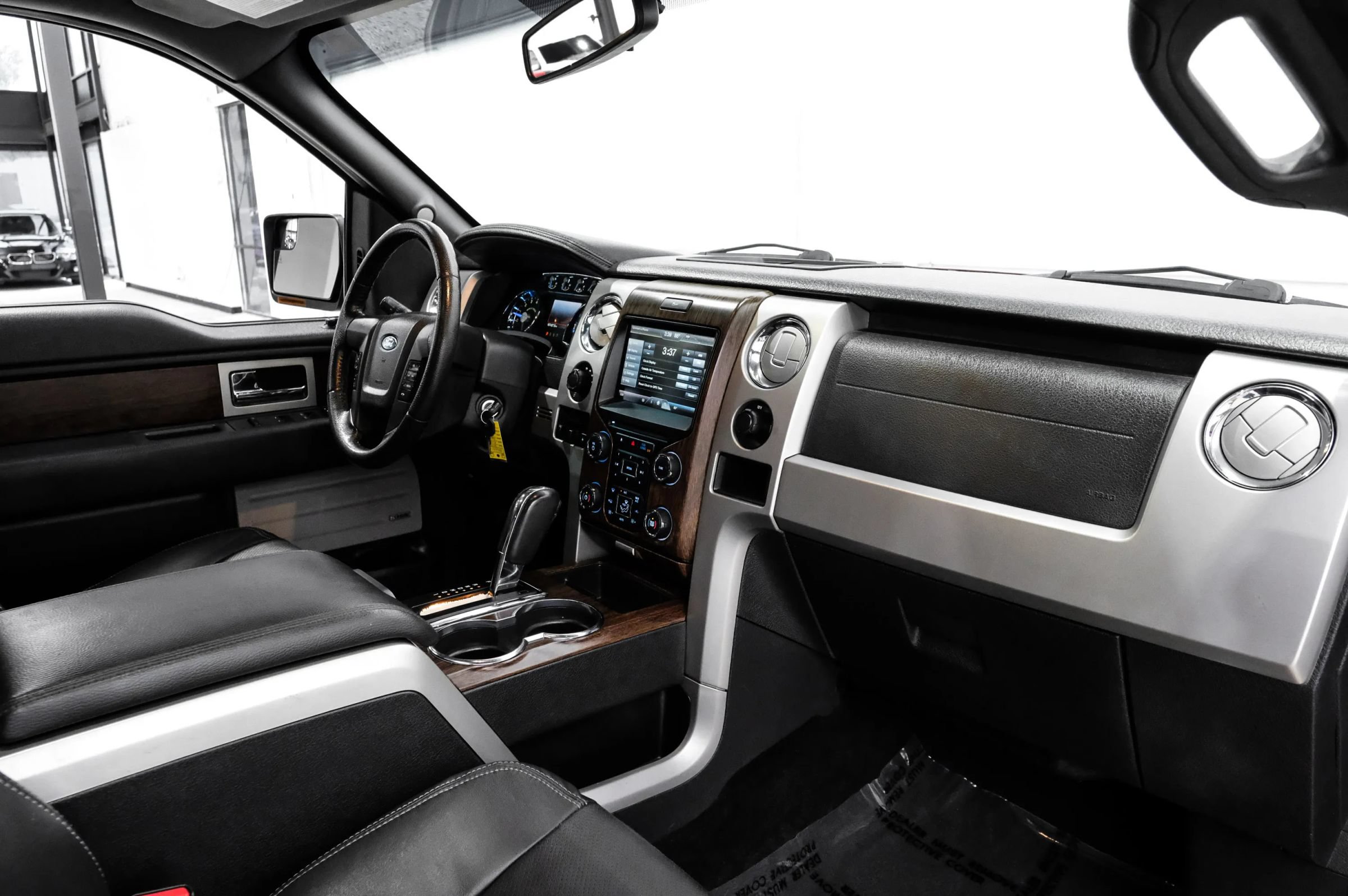 Used 2014 Ford F150 Lariat w/ Equipment Group 502A Luxury AWD/4WD image 17