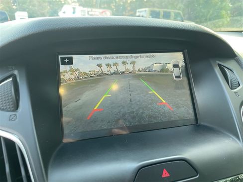 Used 2018 Ford Focus SEL image 46