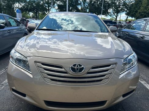 Used 2009 Toyota Camry LE FWD image 2