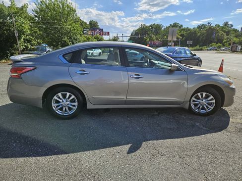 Used 2015 Nissan Altima 2.5 S w/ Sport Value Package FWD image 6