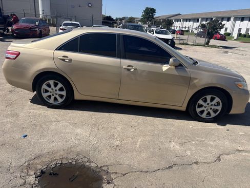 Used 2011 Toyota Camry LE w/ LE Extra-Value Pkg FWD image 5
