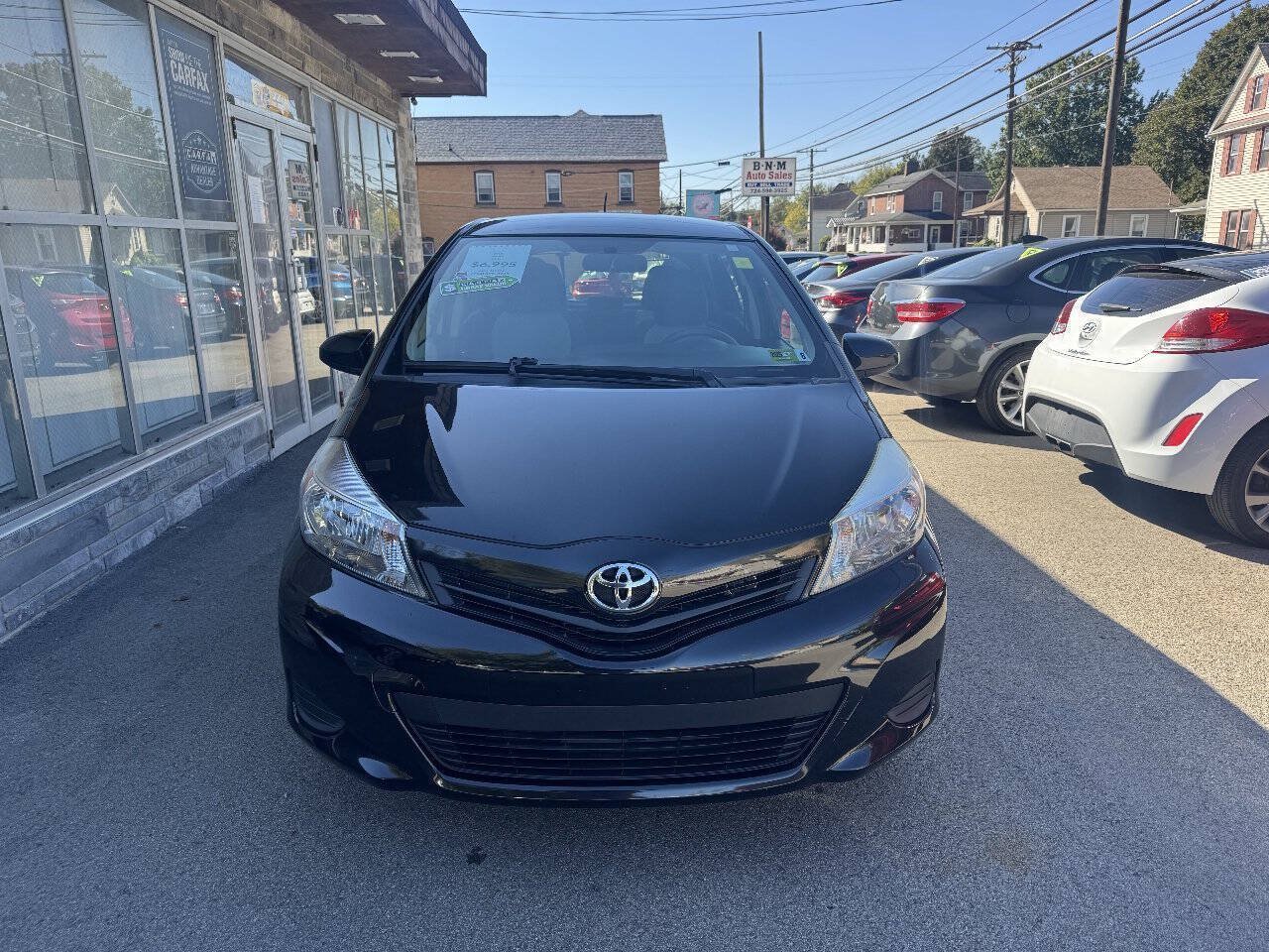 Used 2012 Toyota Yaris LE FWD image 2