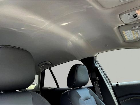 Used 2025 Chevrolet Trax LT FWD image 23