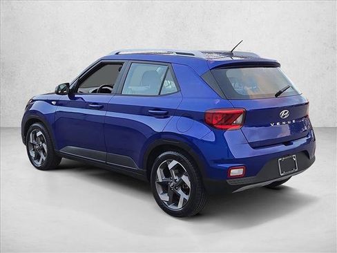 Used 2023 Hyundai Venue SEL FWD image 8