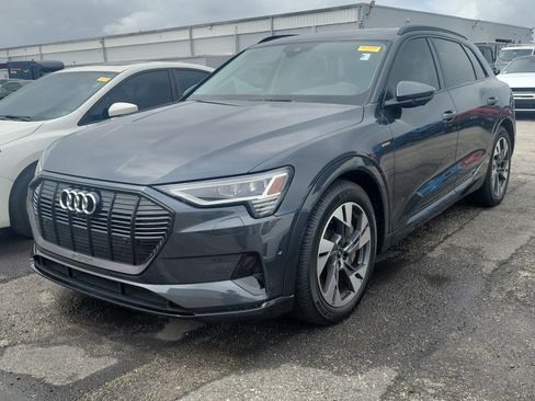 Used 2021 Audi e-tron Premium w/ Convenience Plus Package image 3