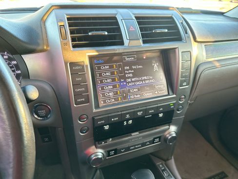 Used 2017 Lexus GX 460 image 16