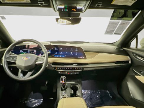 Used 2024 Cadillac XT4 Premium Luxury w/ Technology Package FWD image 30