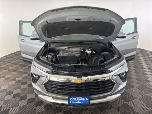 Used 2025 Chevrolet TrailBlazer LT AWD/4WD image 14