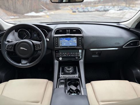 Used 2018 Jaguar F-PACE Premium AWD/4WD image 23