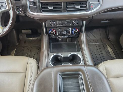 Used 2021 Chevrolet Tahoe Z71 w/ Luxury Package AWD/4WD image 27