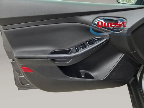 Used 2016 Ford Focus SE FWD image 23