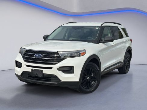 Used 2020 Ford Explorer XLT RWD image 2