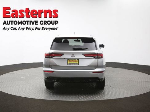 Used 2022 Mitsubishi Outlander SE image 37