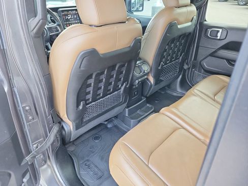 Used 2023 Jeep Wrangler Unlimited Rubicon w/ Steel Bumper Group AWD/4WD image 17