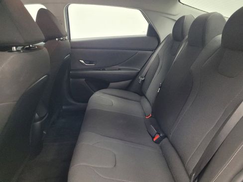 Used 2025 Hyundai Elantra SE FWD image 18