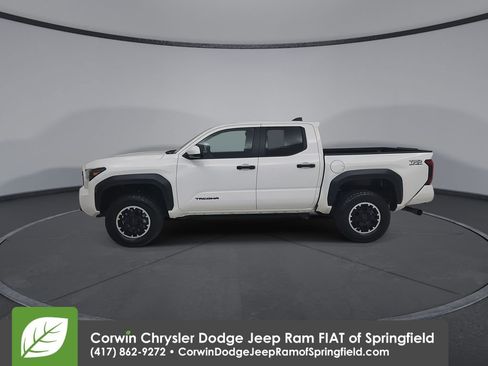 Used 2024 Toyota Tacoma TRD Off-Road image 10