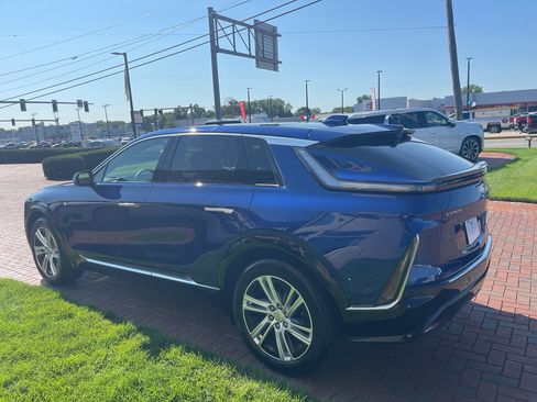 Used 2024 Cadillac Lyriq Tech AWD/4WD image 10