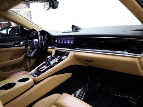 Used 2019 Porsche Panamera w/ Premium Package image 26