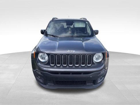 Used 2018 Jeep Renegade Latitude FWD image 8