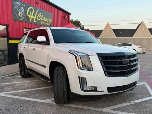Used 2019 Cadillac Escalade Luxury RWD image 5
