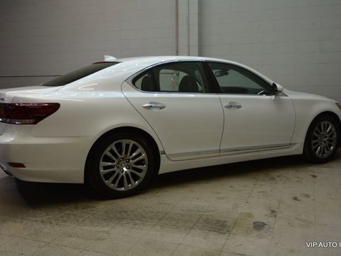 Used 2015 Lexus LS 460 w/ Comfort Package image 32