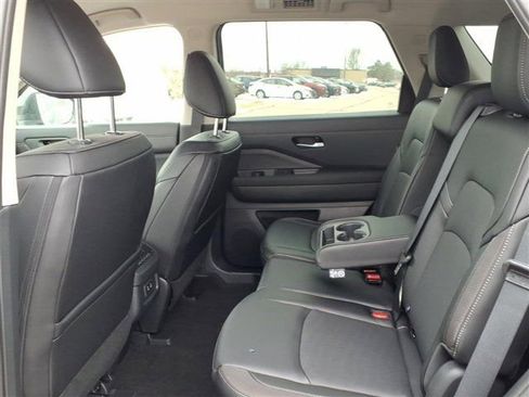 New 2026 Nissan Pathfinder SL image 29
