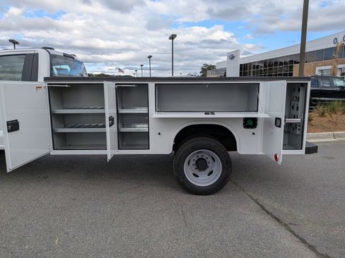New 2026 Ford F550 4x4 Regular Cab Super Duty w/ XL Chrome Package image 5