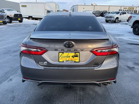 Used 2021 Toyota Camry SE w/ Cold Weather Package image 7