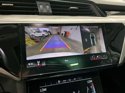 Certified 2024 Audi Q8 e-tron Premium Plus w/ Premium Plus Package image 24