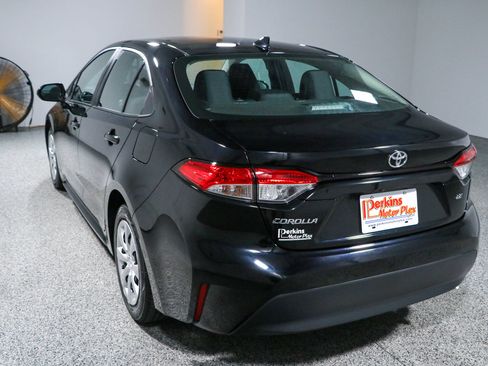 Used 2025 Toyota Corolla LE FWD image 9