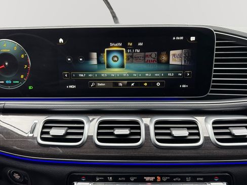 Used 2021 Mercedes-Benz GLS 580 4MATIC image 12