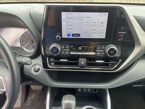 Used 2024 Toyota Highlander LE image 19
