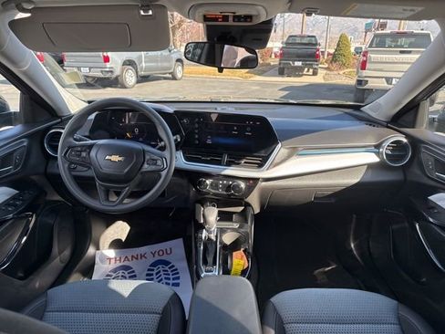 Certified 2025 Chevrolet Trax LT image 12