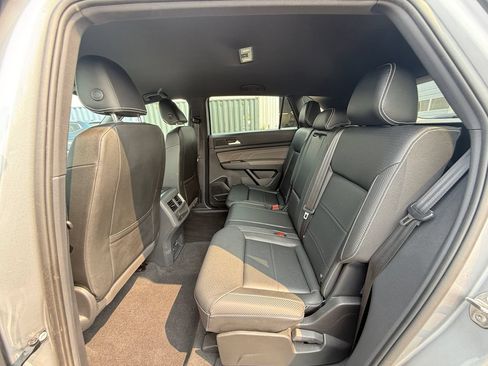 Used 2023 Volkswagen Atlas Cross Sport SE AWD/4WD image 21