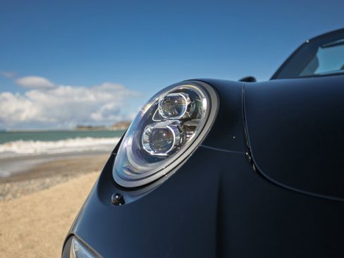 Used 2015 Porsche 911 Turbo S image 31