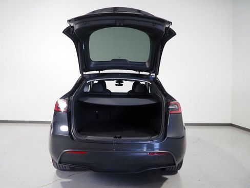 Used 2025 Tesla Model Y Long Range AWD/4WD image 40